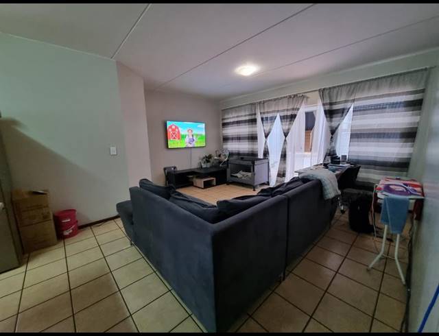 2 BEDROOM APARTMENT FOR SALE IN RANDBURG CENTRAL